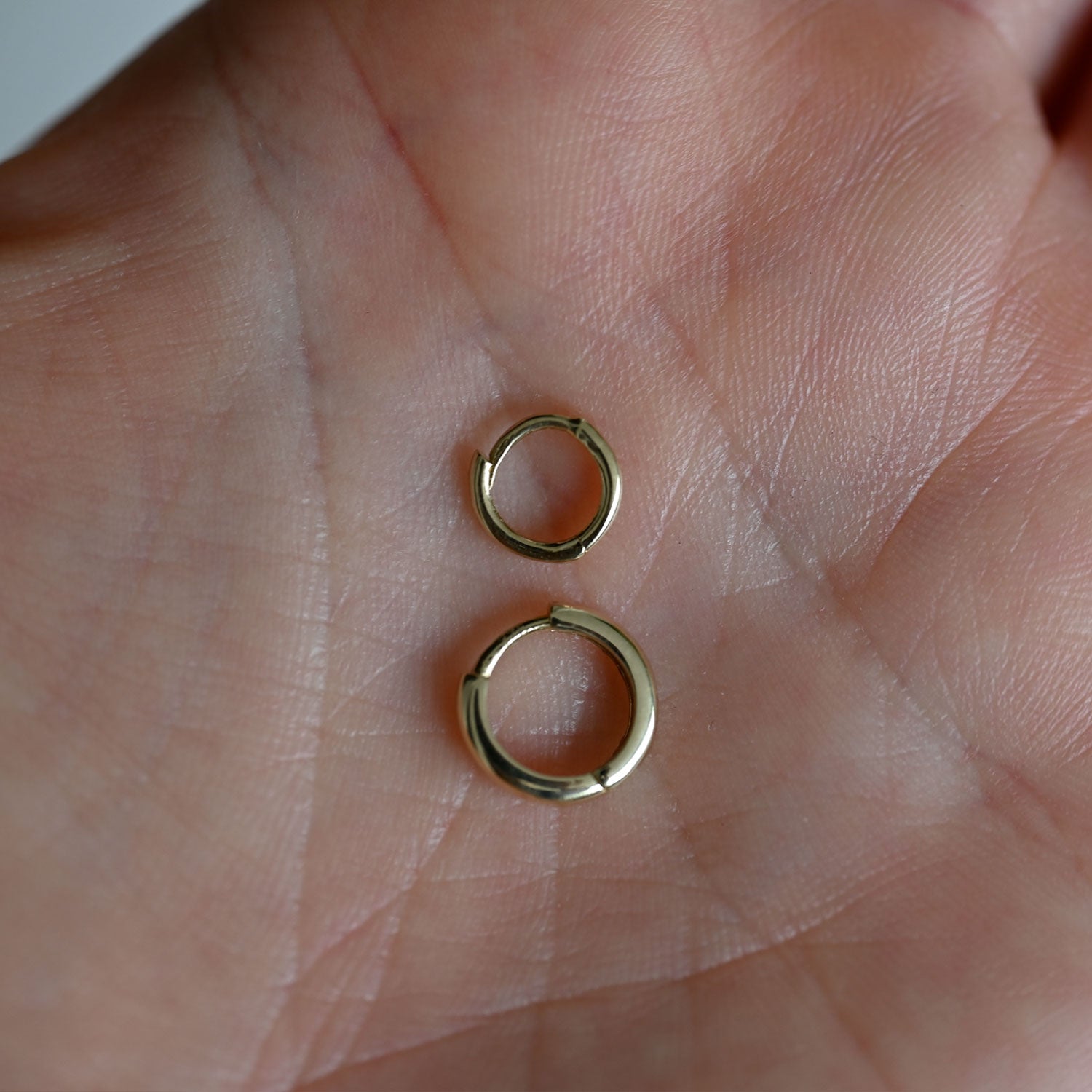 9ct Gold Helix Huggie