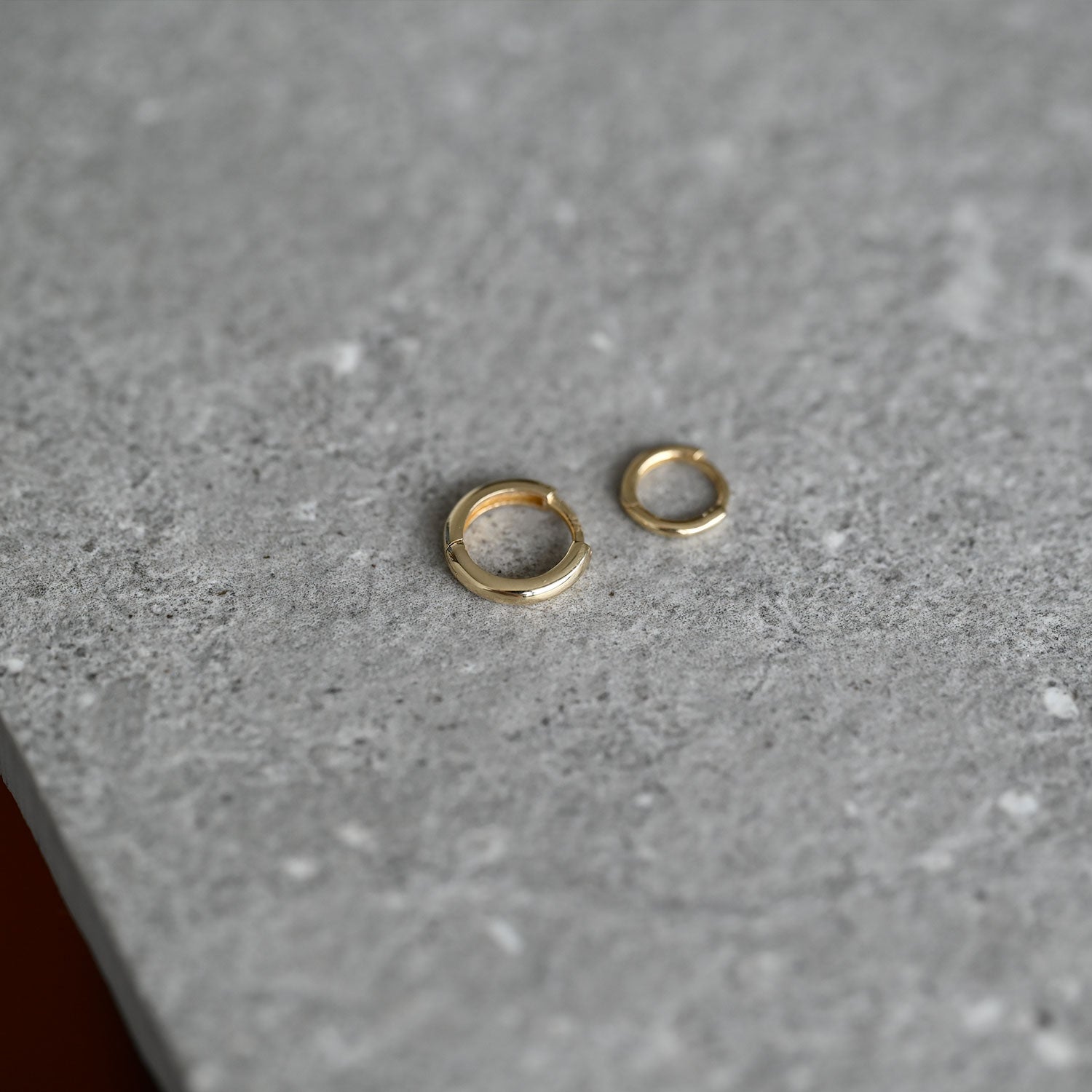 9ct Gold Helix Huggie