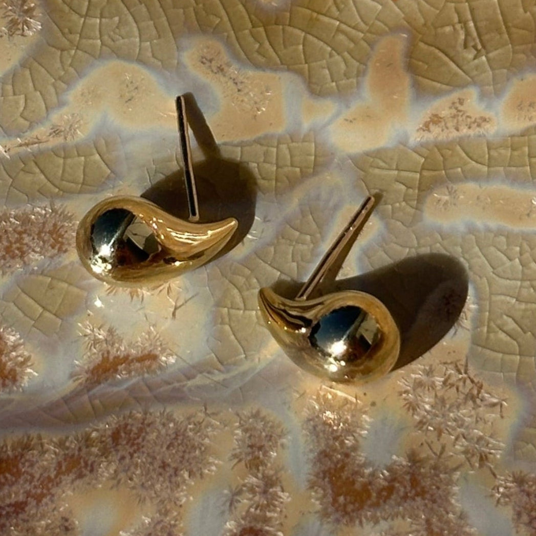 9ct Gold Teardrop Studs